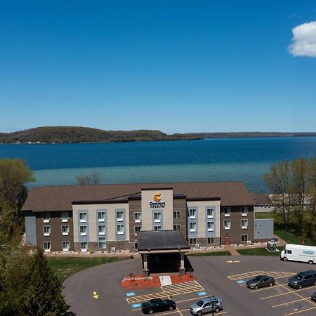 Comfort Inn & Suites Munising-Lakefront Екстериор снимка