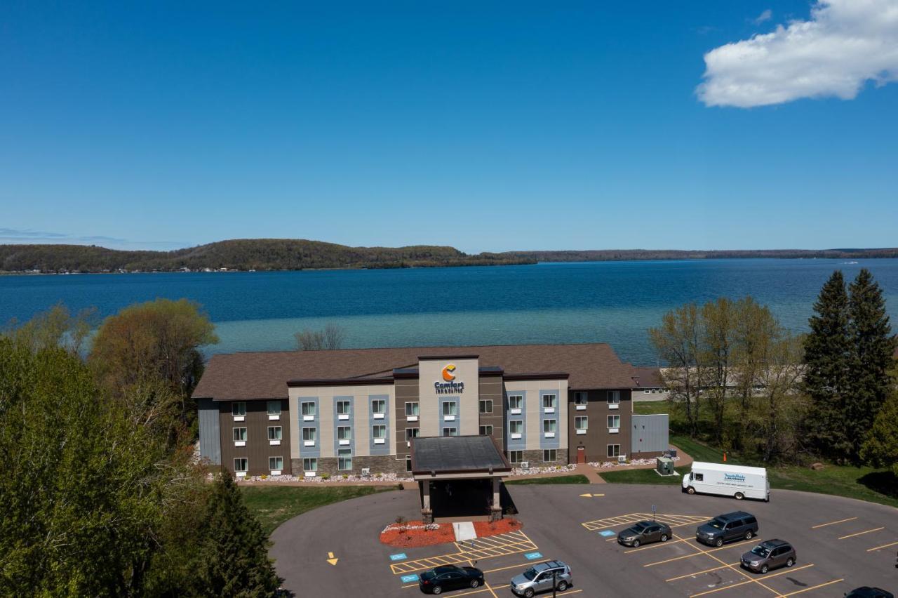 Comfort Inn & Suites Munising-Lakefront Екстериор снимка
